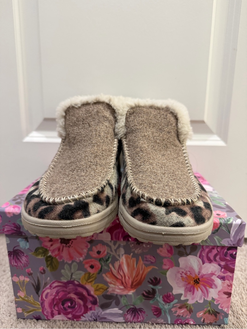HEYDUDE Denny Leo Taupe Leopard Faux Fur Slip On Boots Women’s 10 - Picture 2 of 6